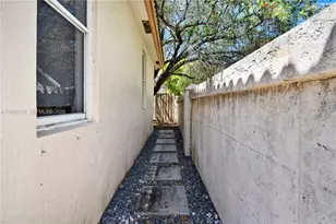 1251 Hayes St, Hollywood, FL 33019 - Photo 36