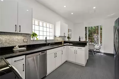1251 Hayes St, Hollywood, FL 33019 - Photo 12