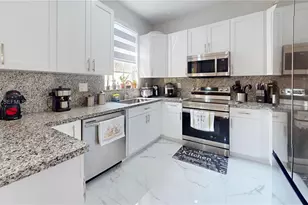 809 NW 170th Terrace, Pembroke Pines, FL 33028 - Photo 6