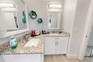 809 NW 170th Terrace, Pembroke Pines, FL 33028 - Photo 16