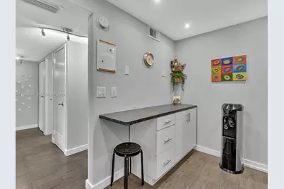 3375 N Country Club Dr #208, Aventura, FL 33180 - Photo 6