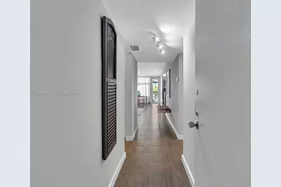 3375 N Country Club Dr #208, Aventura, FL 33180 - Photo 2