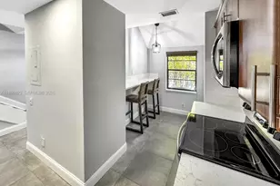 700 SE 14th St, Fort Lauderdale, FL 33316 - Photo 16