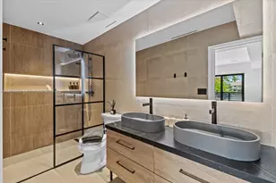 3786 NE 167th St, North Miami Beach, FL 33160 - Photo 12