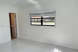 706 W 40th Pl, Hialeah, FL 33012 - Photo 18