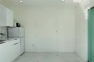 706 W 40th Pl, Hialeah, FL 33012 - Photo 8