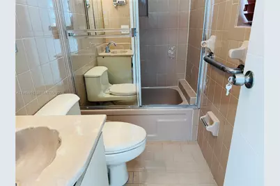 706 W 40th Pl #Efficiency, Hialeah, FL 33012 - Photo 22
