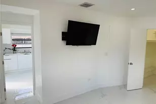 706 W 40th Pl, Hialeah, FL 33012 - Photo 14