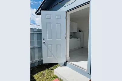 706 W 40th Pl #Efficiency, Hialeah, FL 33012 - Photo 4