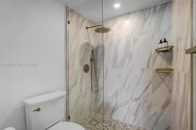 2899 Collins Ave #847, Miami Beach, FL 33140 - Photo 14