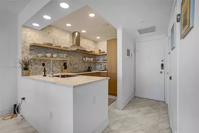 2899 Collins Ave #847, Miami Beach, FL 33140 - Photo 8