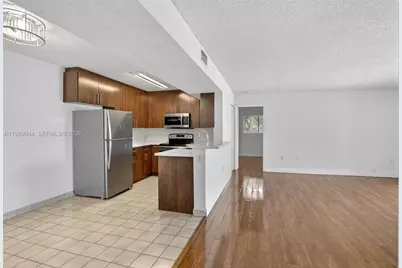 400 W Palm Cir W #306, Pembroke Pines, FL 33025 - Photo 2