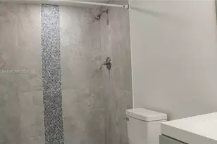 9421 Evergreen Pl, Davie, FL 33324 - Photo 8