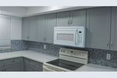 9421 Evergreen Pl #103, Davie, FL 33324 - Photo 4