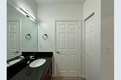 1027 NE 10th Ave #3, Fort Lauderdale, FL 33304 - Photo 12