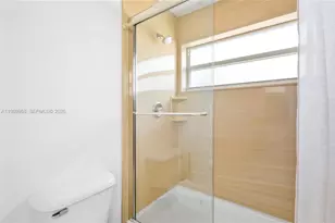 15462 NW 14th Ct, Pembroke Pines, FL 33028 - Photo 12