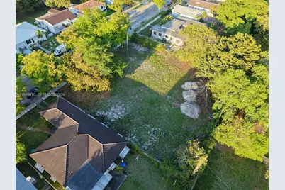 1060 NW 51 St, Miami, FL 33127 - Photo 10