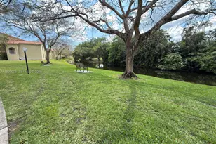 12760 Vista Isles Dr, Sunrise, FL 33325 - Photo 2