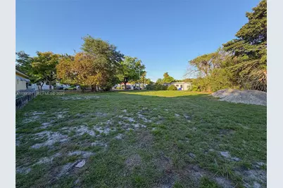 1060 NW 51 St, Miami, FL 33127 - Photo 16