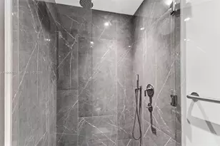 20 NE 11th St, Miami, FL 33132 - Photo 12