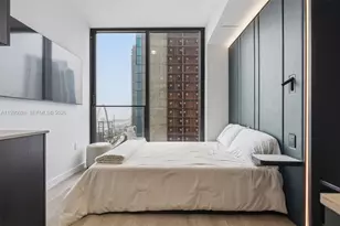 20 NE 11th St, Miami, FL 33132 - Photo 2