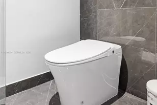 20 NE 11th St, Miami, FL 33132 - Photo 4