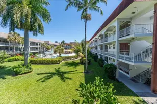 581 Blue Heron Dr, Hallandale Beach, FL 33009 - Photo 24