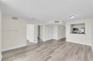 900 SW 8th St, Miami, FL 33130 - Photo 12