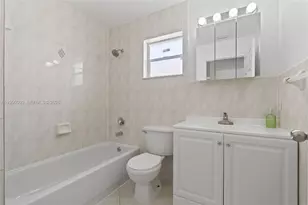 841 NW 10th St, Hallandale Beach, FL 33009 - Photo 14