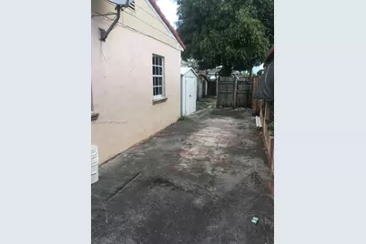 625 E 8th Ct, Hialeah, FL 33010 - Photo 16