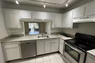 10508 NW 6th St, Pembroke Pines, FL 33026 - Photo 4