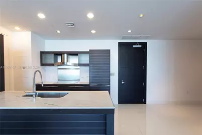 200 Biscayne Blvd Wy #4512, Miami, FL 33131 - Photo 2