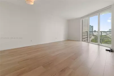 325 S Biscayne Blvd #1718, Miami Beach, FL 33131 - Photo 6