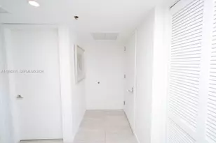 31 SW 6th St, Miami, FL 33131 - Photo 6