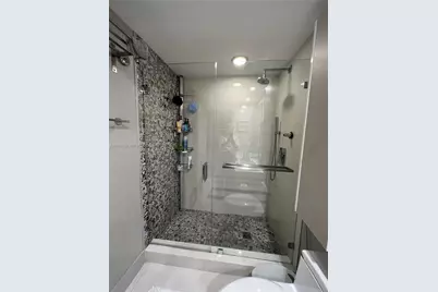 45 SW 9th St #1401, Miami, FL 33130 - Photo 12