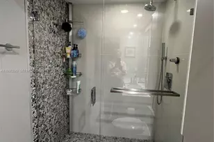 45 SW 9th St, Miami, FL 33130 - Photo 22