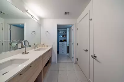 16385 Biscayne Blvd #2707, North Miami Beach, FL 33160 - Photo 32