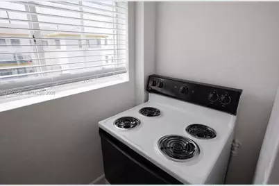 1563 SW 2nd St #8, Miami, FL 33135 - Photo 2