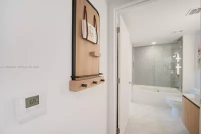 159 NE 6th St #2607, Miami, FL 33132 - Photo 18
