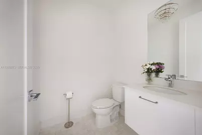 8026 NW 43rd St, Doral, FL 33166 - Photo 16