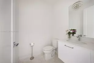 8026 NW 43rd St, Doral, FL 33166 - Photo 16