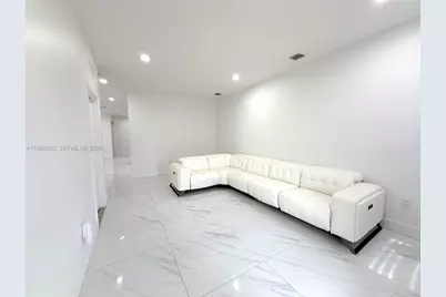 758 NE 34th Ave, Homestead, FL 33033 - Photo 2