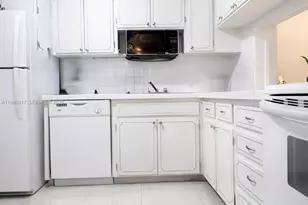 330 SE 2nd St, Hallandale Beach, FL 33009 - Photo 18