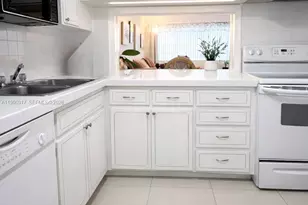 330 SE 2nd St, Hallandale Beach, FL 33009 - Photo 20