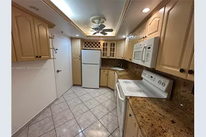 6039 Collins Ave #505, Miami Beach, FL 33140 - Photo 2