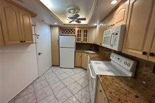 6039 Collins Ave, Miami Beach, FL 33140 - Photo 2