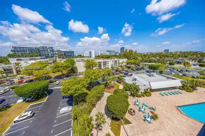 20400 W Country Club Dr #812, Aventura, FL 33180 - Photo 2