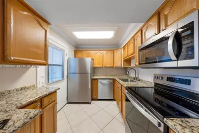 20400 W Country Club Dr #812, Aventura, FL 33180 - Photo 14