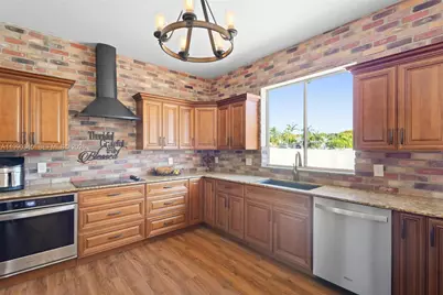 17900 SW 4th Ct, Pembroke Pines, FL 33029 - Photo 10