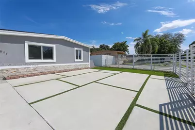 3811 SW 47 Ave, West Park, FL 33023 - Photo 10